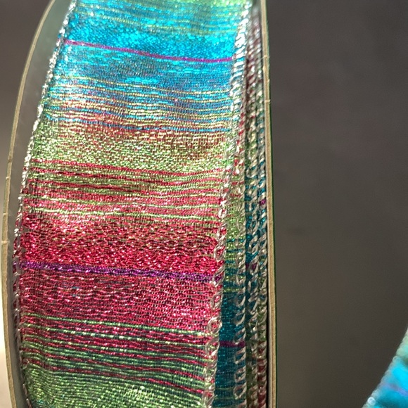 Metallic 1.5” wide wired ribbon - Picture 2 of 3
